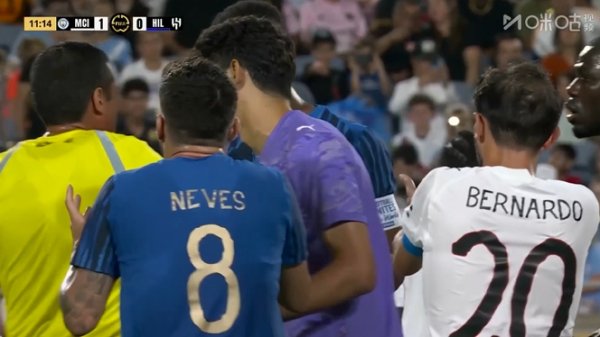 Handball? Before Manchester City scored, Nuri touched the ball with her arm, and the referee was determined + VAR did not intervene